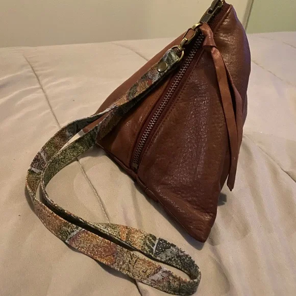 Triangular leather purse - Picture 4 of 4